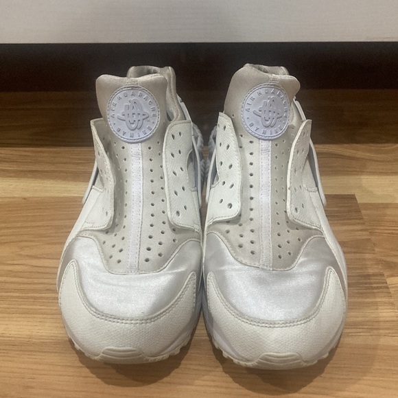 WMNS AIR HUARACHE RUN 'TRIPLE WHITE' - Picture 2 of 4